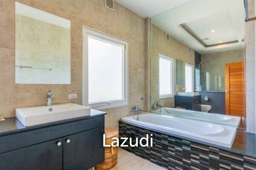 The VIEWS : Luxury 3 Bed Pool Villa on Premier Development