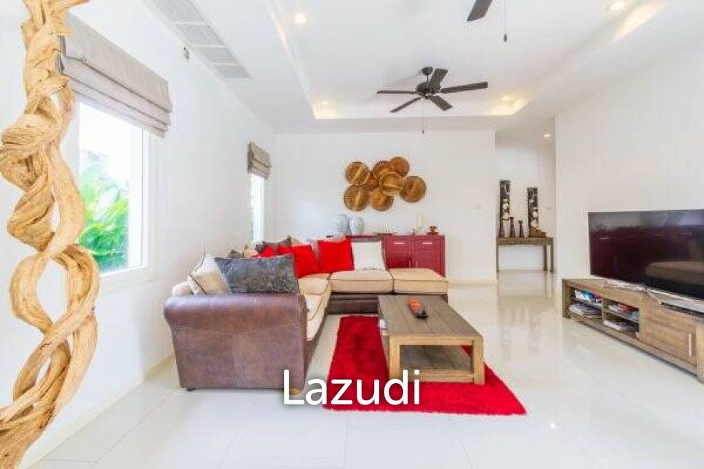 The VIEWS : Luxury 3 Bed Pool Villa on Premier Development