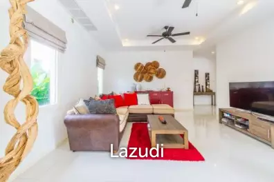 The VIEWS : Luxury 3 Bed Pool Villa on Premier Development