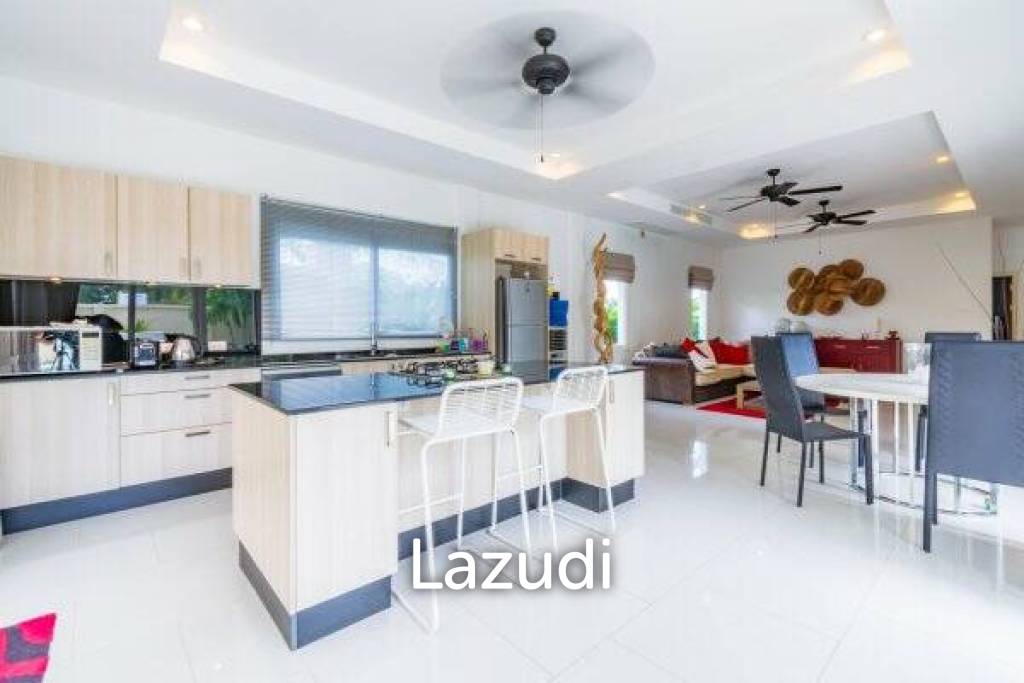 The VIEWS : Luxury 3 Bed Pool Villa on Premier Development