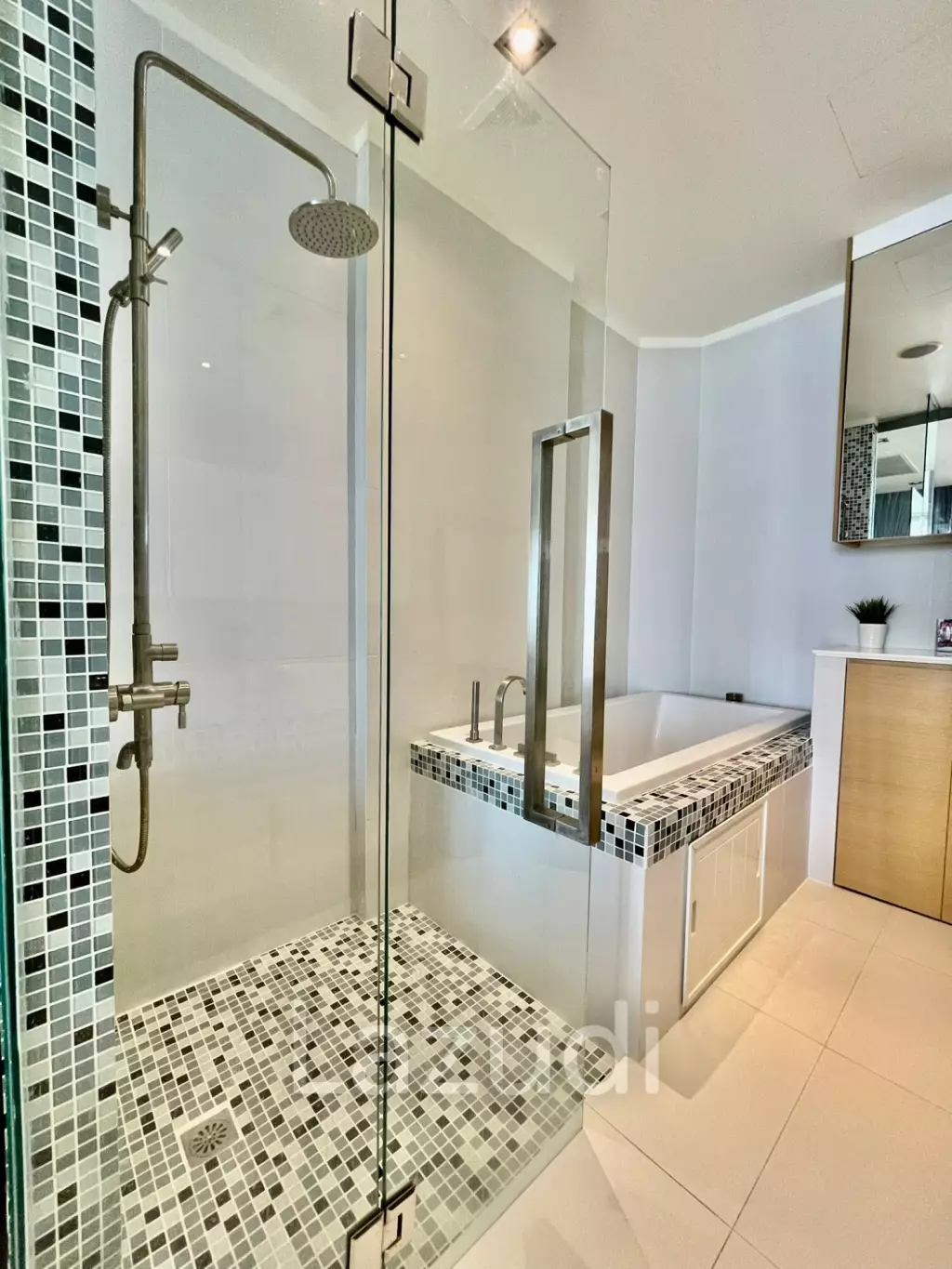 Novotel Pattaya Modus Beachfront Resort for Rent