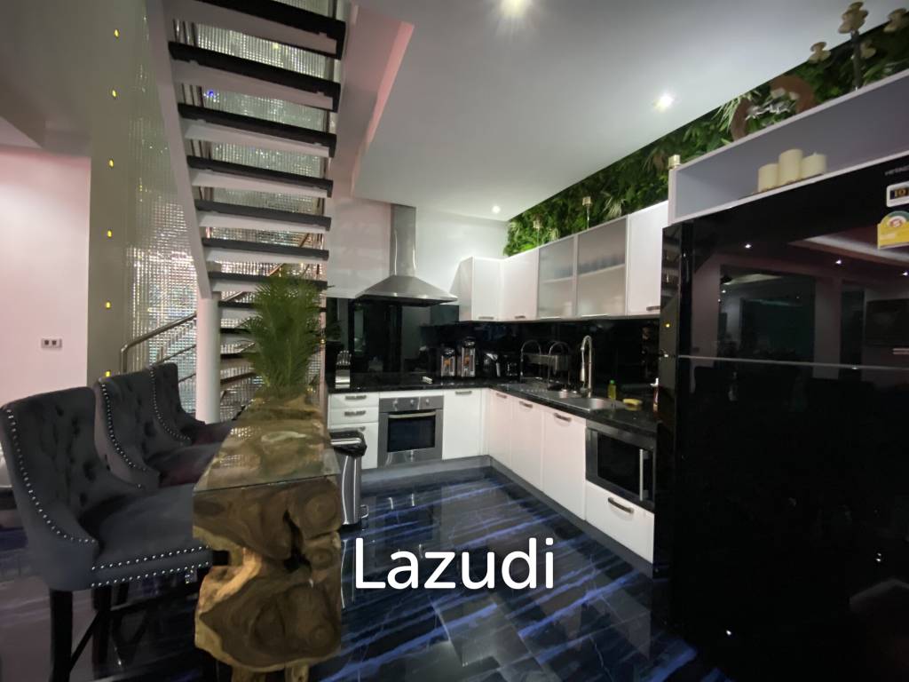 8 Bedrooms Ultra Luxury Pool Villa in Jomtien
