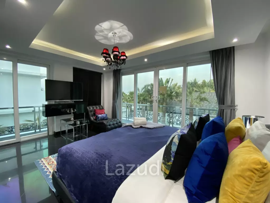 8 Bedrooms Ultra Luxury Pool Villa in Jomtien