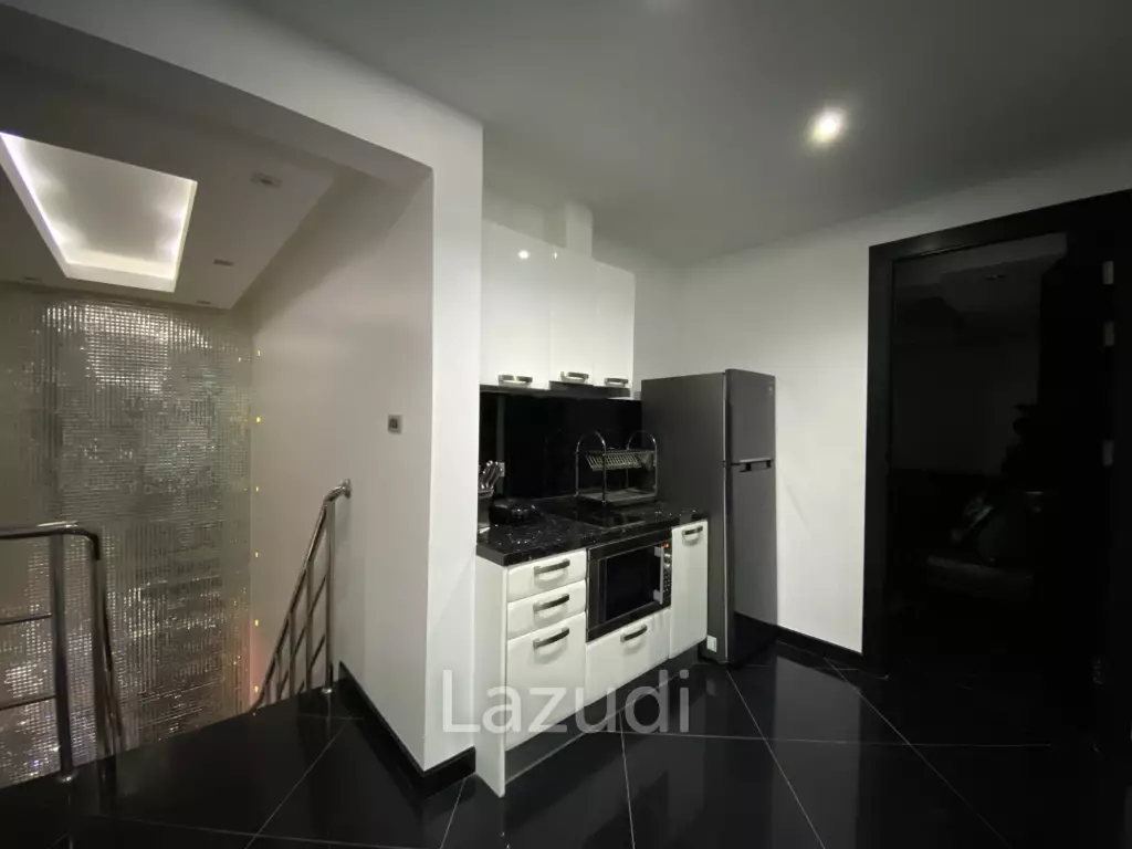 8 Bedrooms Ultra Luxury Pool Villa in Jomtien