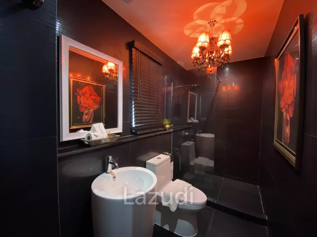 8 Bedrooms Ultra Luxury Pool Villa in Jomtien