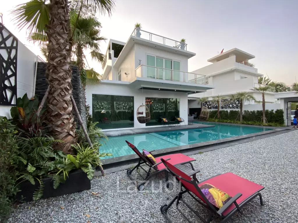 8 Bedrooms Ultra Luxury Pool Villa in Jomtien