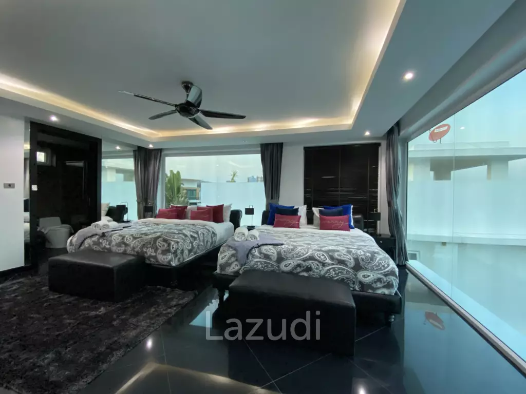 8 Bedrooms Ultra Luxury Pool Villa in Jomtien