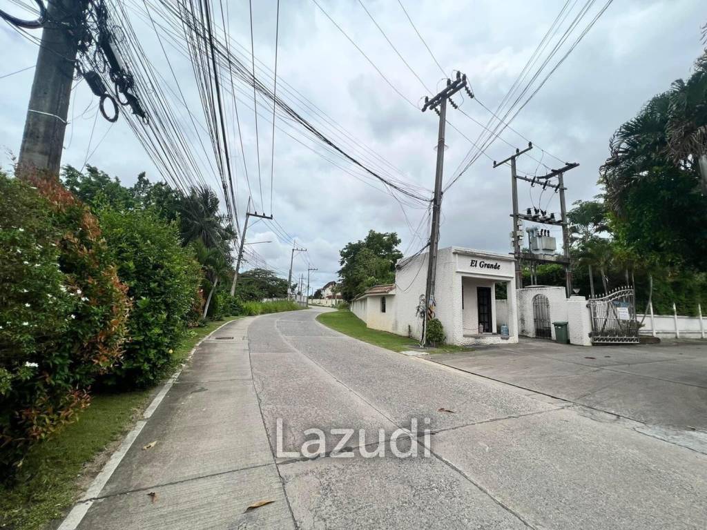 House for Sale at El Grande Village Pattaya