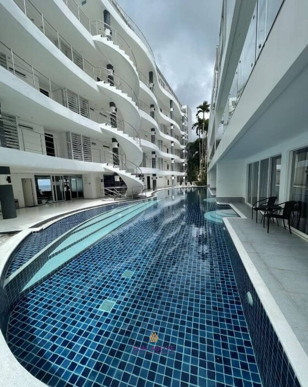 ห้องชุดวิวทะเลสุดหรูที่ Sunset Plaza Karon Phuket