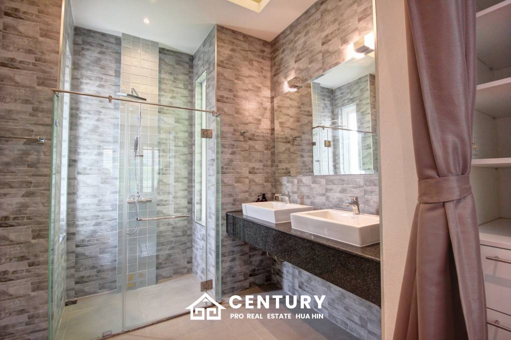 Well Maintained 3 Bedroom Pool Villa