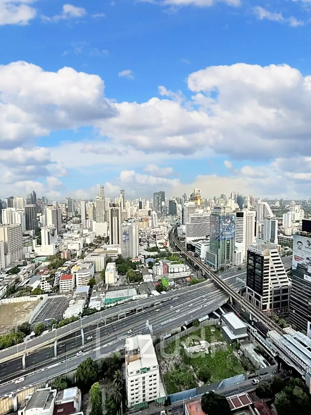 2 Bedrooms 2 Bathrooms 82 SQ.M. Noble Ploenchit