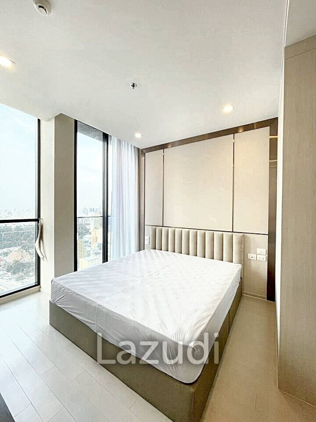 2 Bedrooms 2 Bathrooms 82 SQ.M. Noble Ploenchit