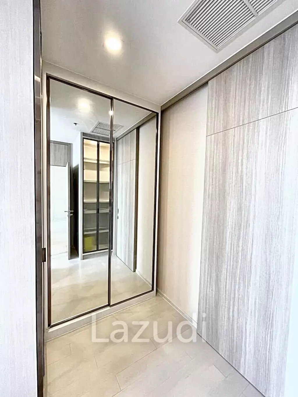 2 Bedrooms 2 Bathrooms 82 SQ.M. Noble Ploenchit