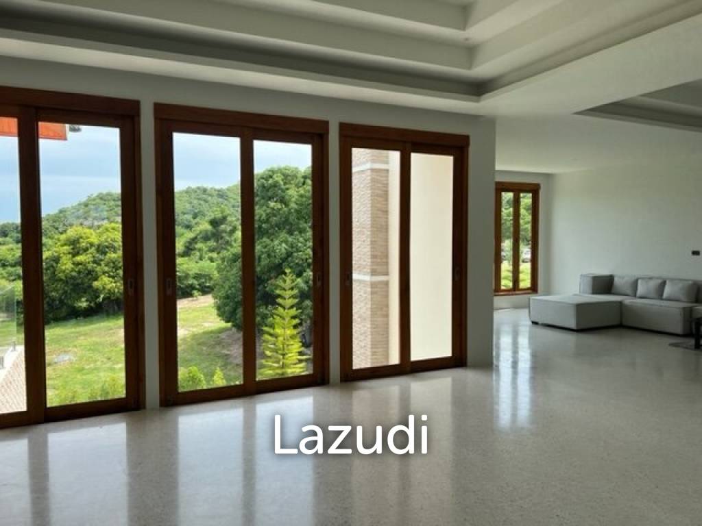 1,600 Sqm 4 Bed 5 Bath Villa For Sale