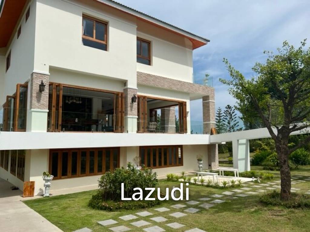 1,600 Sqm 4 Bed 5 Bath Villa For Sale