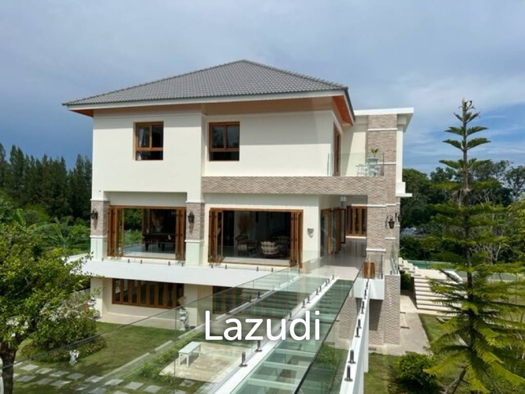 1,600 Sqm 4 Bed 5 Bath Villa For Sale