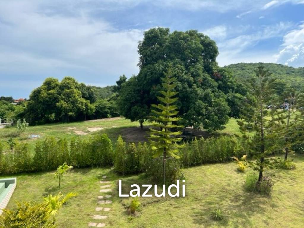 1,600 Sqm 4 Bed 5 Bath Villa For Sale