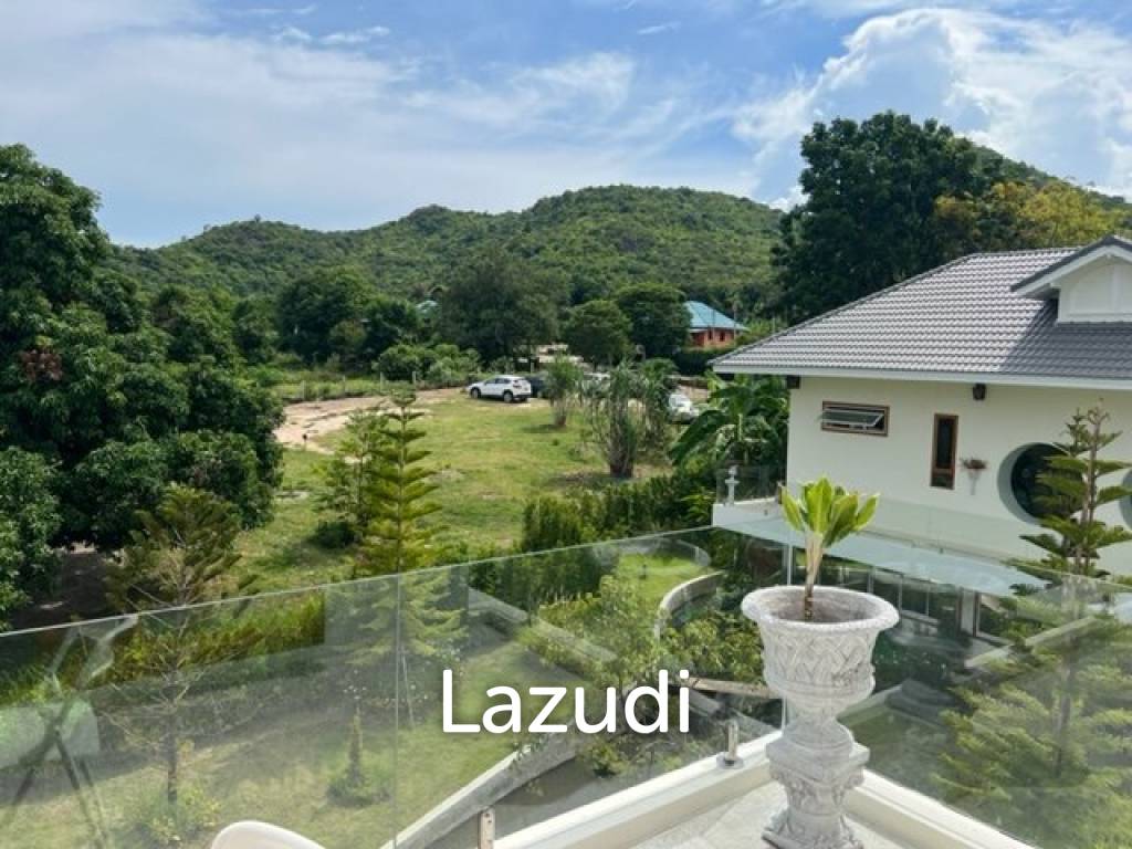 1,600 Sqm 4 Bed 5 Bath Villa For Sale