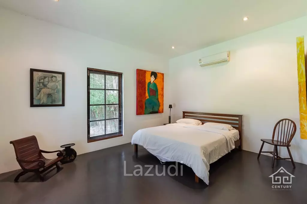 PALM HILLS : 2 Storey house with 6 Bed Bali Style  in big land plot