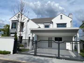 4 Bed 5 Bath 303 Sqm Luxury House for Rent