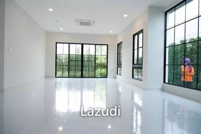 4 Bed 5 Bath 303 Sqm Luxury House at Nantawan Rama 9 - New Krungthepkretha