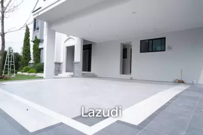 4 Bed 5 Bath 303 Sqm Luxury House at Nantawan Rama 9 - New Krungthepkretha