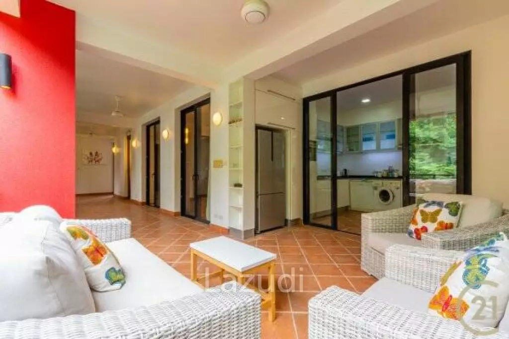 CASADAENG : Beautiful 2 Bed 3rd Floor Corner unit with Pool View near the Beach