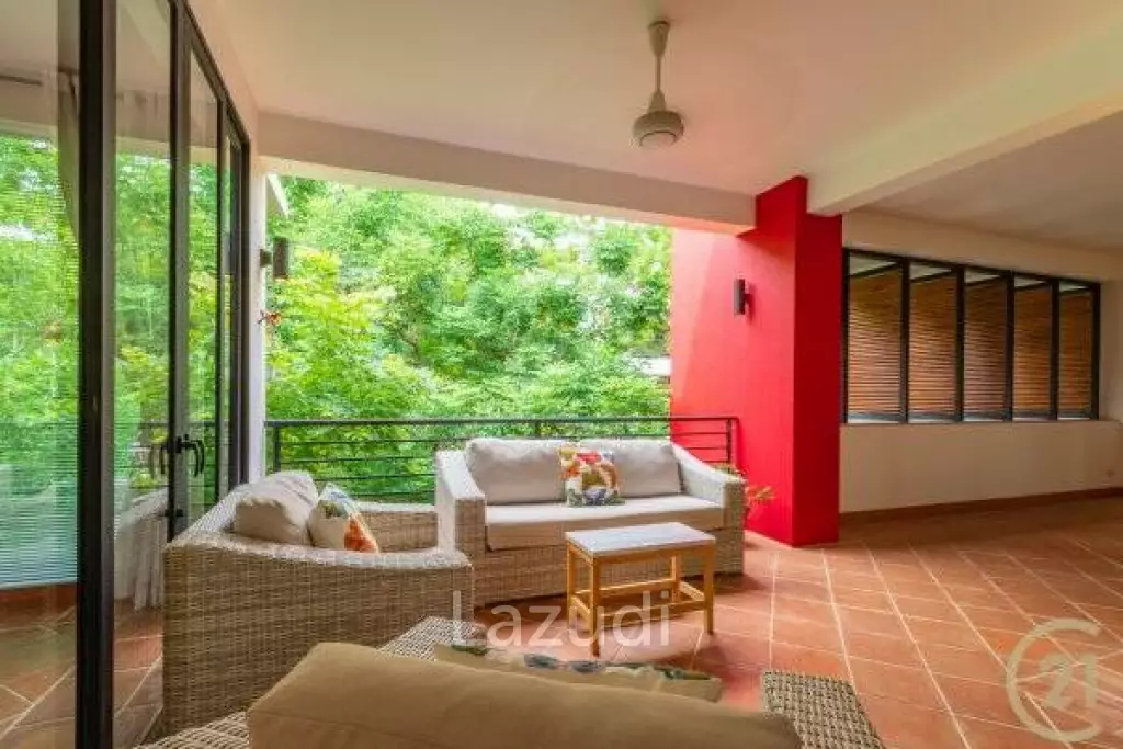 CASADAENG : Beautiful 2 Bed 3rd Floor Corner unit with Pool View near the Beach