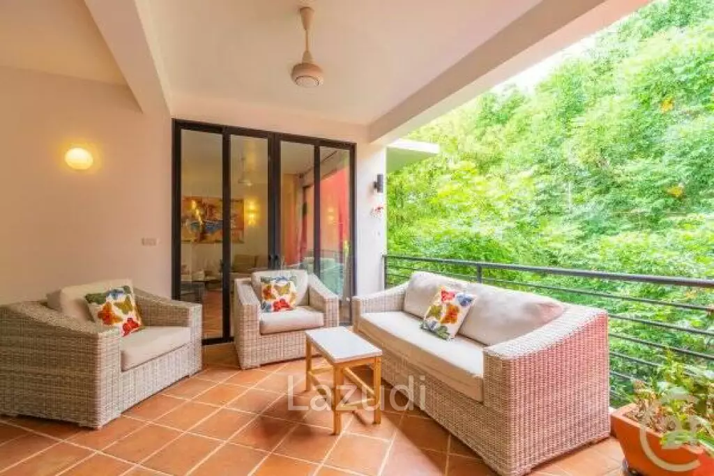 CASADAENG : Beautiful 2 Bed 3rd Floor Corner unit with Pool View near the Beach