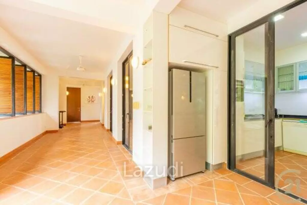 CASADAENG : Beautiful 2 Bed 3rd Floor Corner unit with Pool View near the Beach