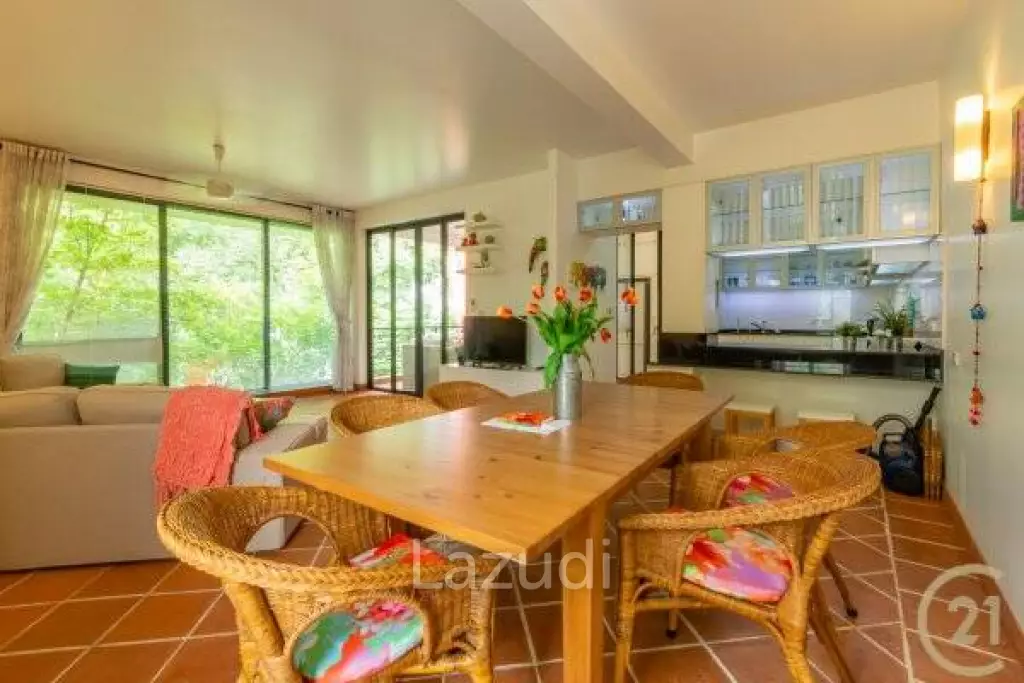 CASADAENG : Beautiful 2 Bed 3rd Floor Corner unit with Pool View near the Beach