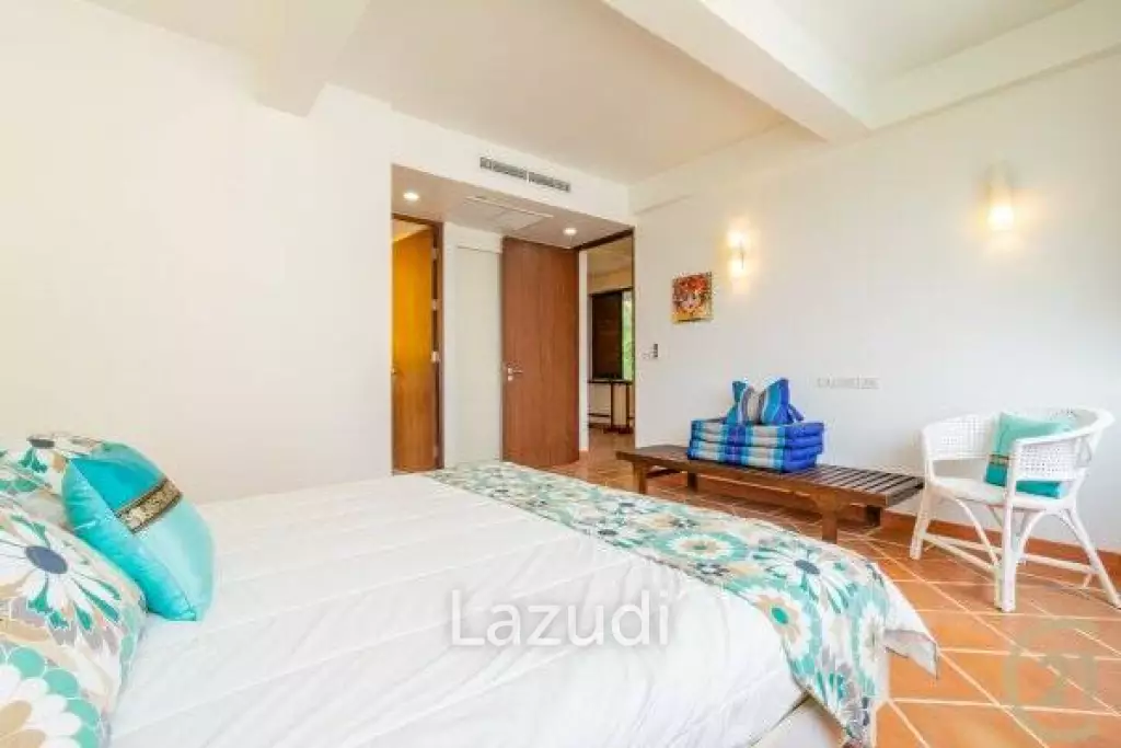 CASADAENG : Beautiful 2 Bed 3rd Floor Corner unit with Pool View near the Beach
