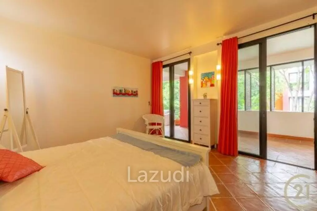 CASADAENG : Beautiful 2 Bed 3rd Floor Corner unit with Pool View near the Beach