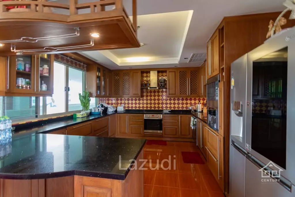 BOAT HOUSE CONDO : 2 bed sea view