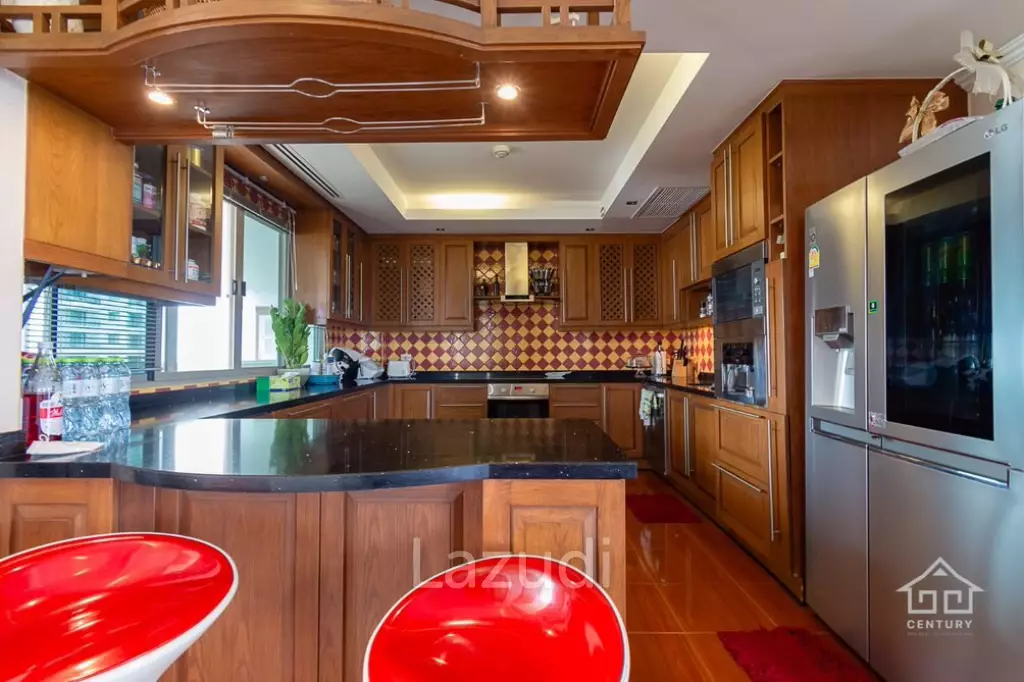 BOAT HOUSE CONDO : 2 bed sea view