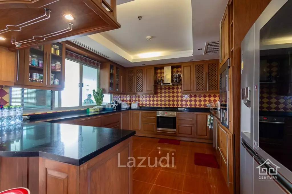 BOAT HOUSE CONDO : 2 bed sea view