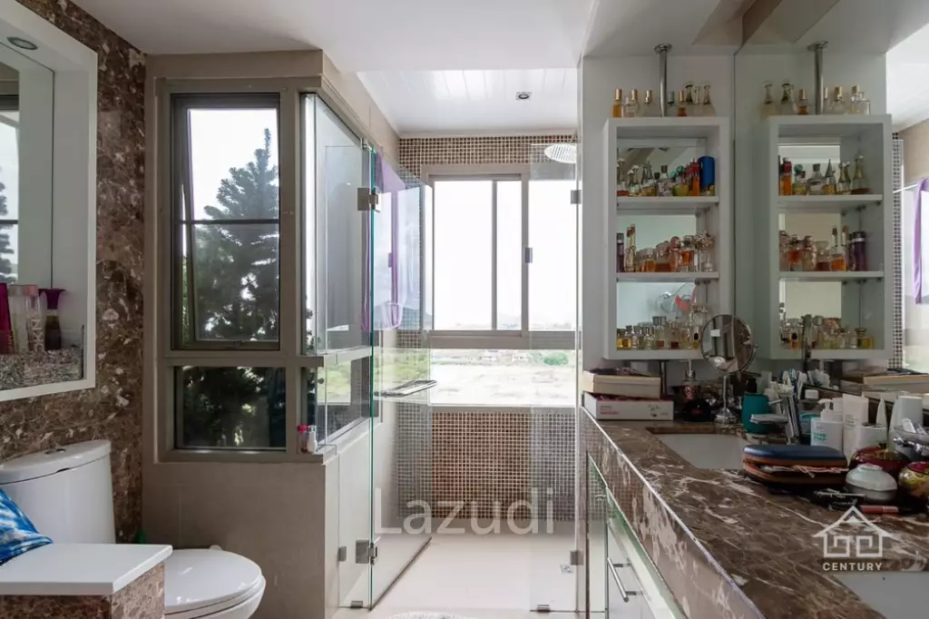 BOAT HOUSE CONDO : 2 bed sea view
