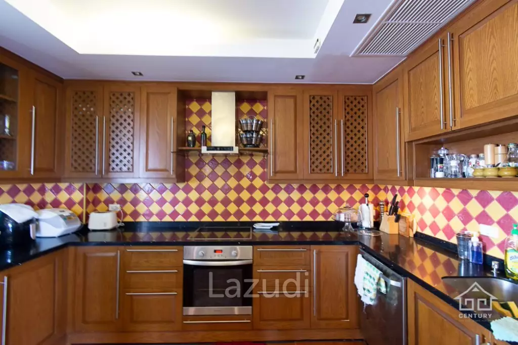 BOAT HOUSE CONDO : 2 bed sea view