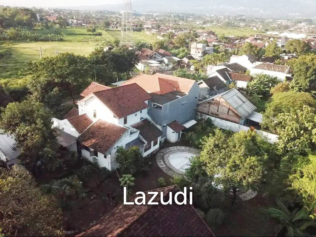 Dijual Cepat Rumah Semi Villa di Pandaan Pasuruan, Tanah Luas, Halaman Luas, Ada Kolam Renang, View Gunung