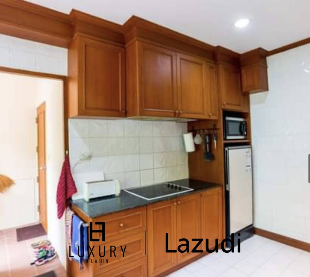 PALM HILL CONDO: 3 bedroom condominium on the ground floor