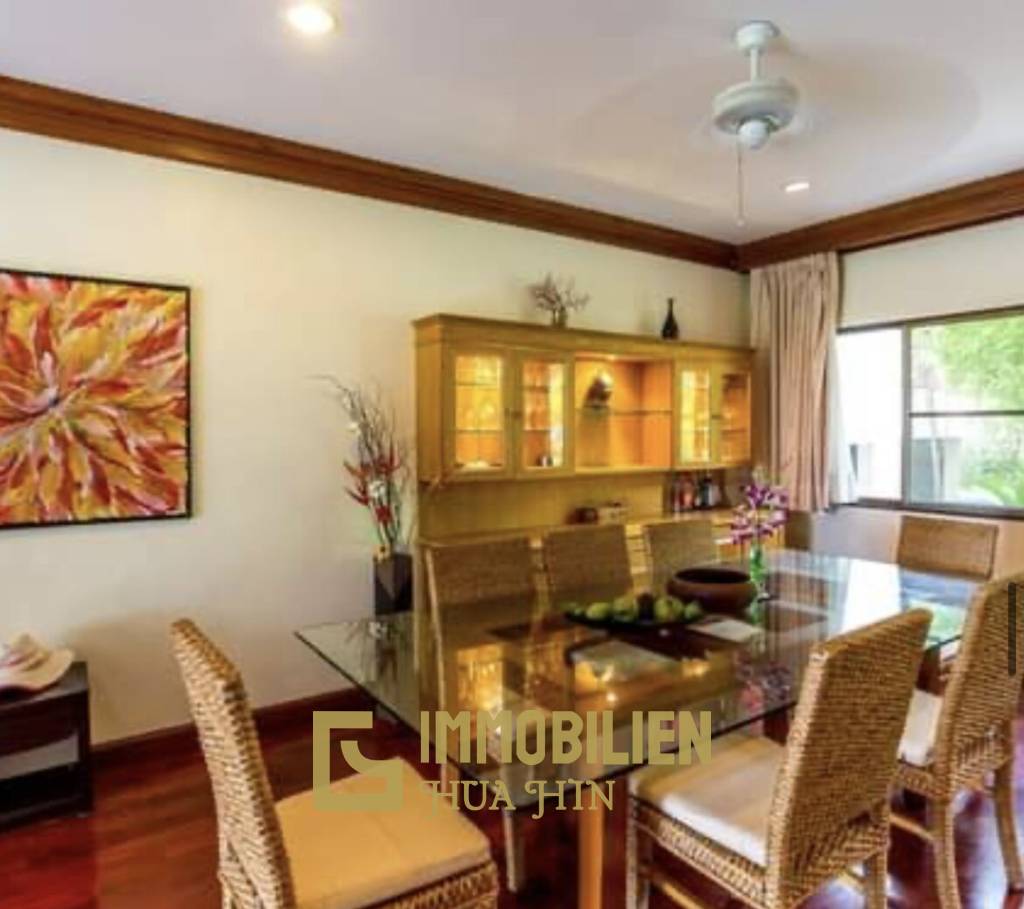 PALM HILL CONDO: คอนโดมิเนียม 3 ห้องนอนชั้นล่าง