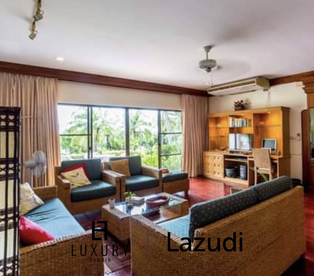 PALM HILL CONDO: 3 bedroom condominium on the ground floor