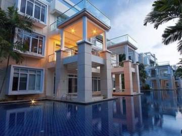 BLUE LAGOON CONDO : 2 bed beach front