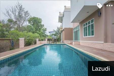 Large 5 Bed 2 Storey Pool Villa near Town