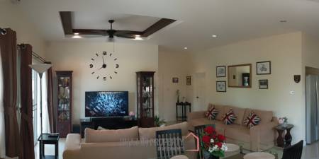 EMERALD GREEN : 4 bed pool villa