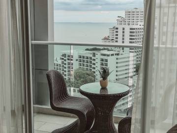 2 Bedrooms Condo for Sale on Pratumnak Hill