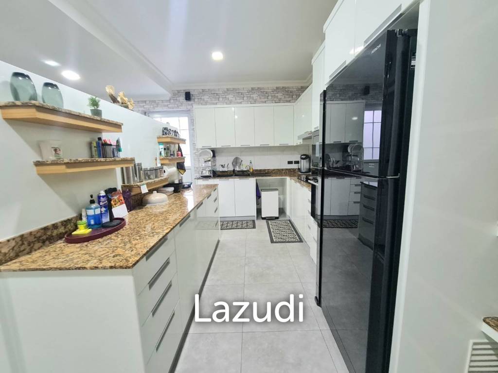 Luxury Pool Villa for Sale in Phoenix Golf Course