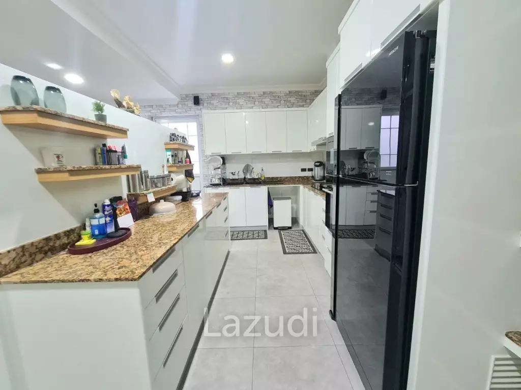 Luxury Pool Villa for Sale in Phoenix Golf Course