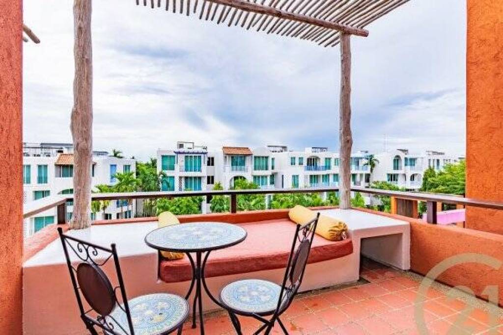 LAS TORTUGAS : 2 bed Beach front condo