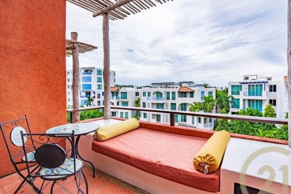 LAS TORTUGAS : 2 bed Beach front condo